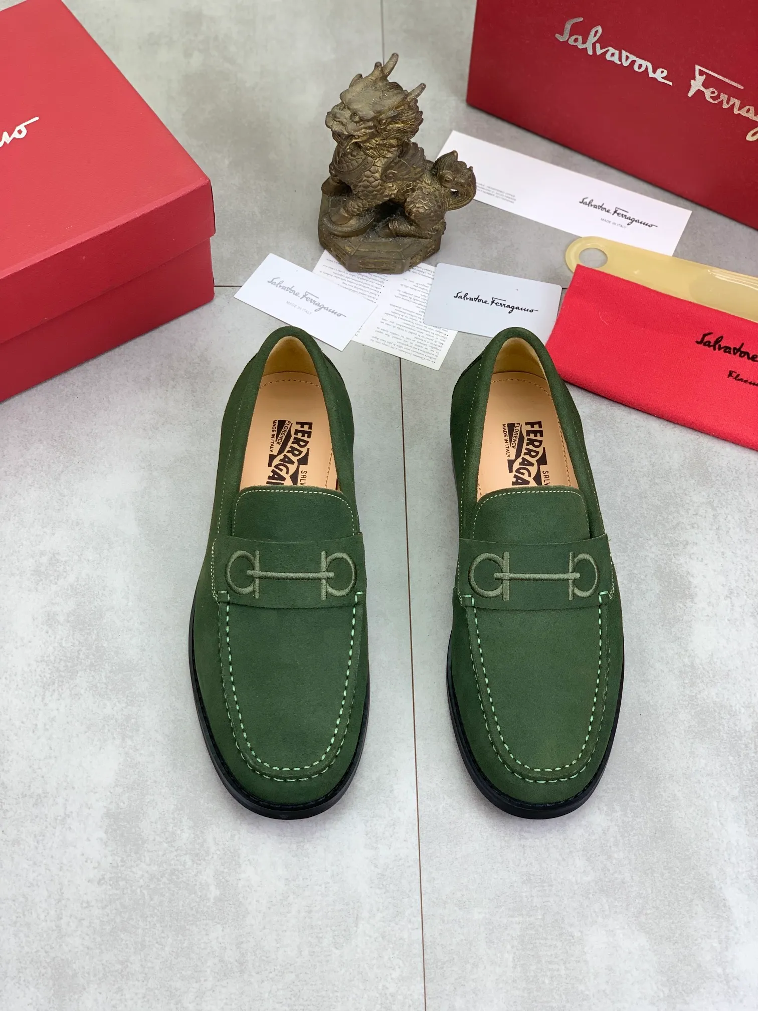 Men's Men's Shoes 💰P460💰[New Style] Water-dyed Niuli 🆘[Salvatore Ferragamo] Ferragamo's latest casual business leather shoes for men! Available at counters simultaneously! The fabric is made of specially imported original calfskin, the lining is made of imported water-dyed cowhide, and the original combination outsole is absolutely luxurious and leads the fashion trend. Matching code: 38-45; 5️⃣ colors available